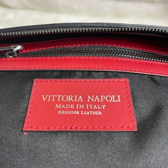 Vittoria Napoli leather Red satchel office bag with antique tone hardwares. - Picture 6 of 13